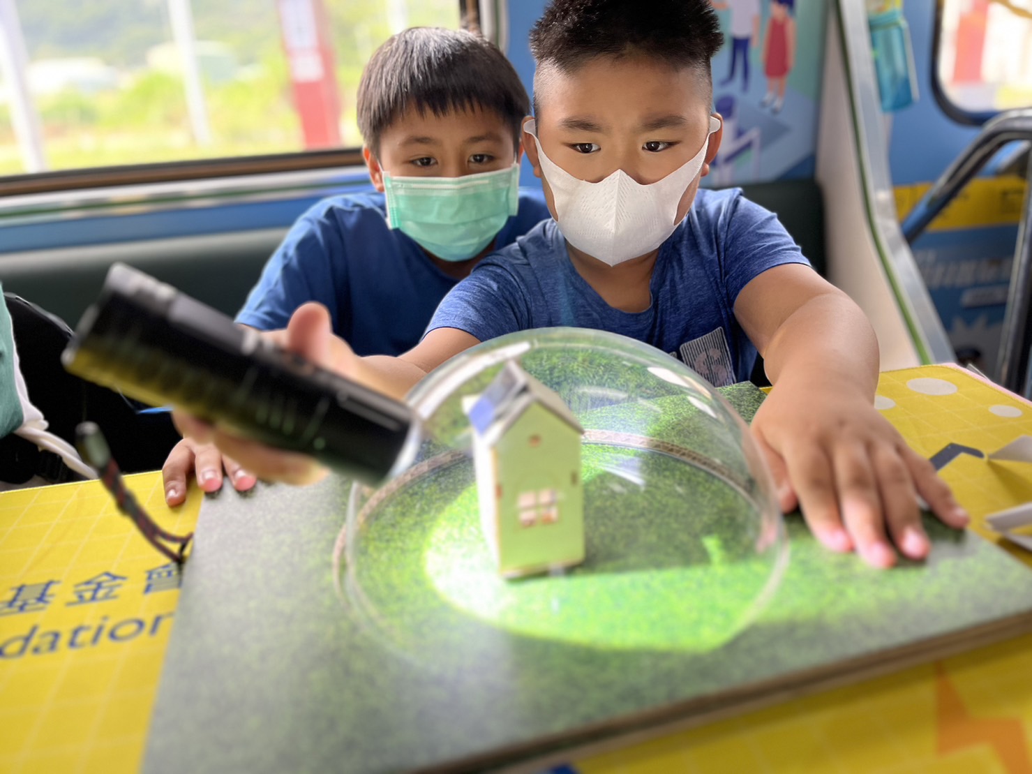 jiuyou.com參與基礎科學主題車廂，以STEAM教學精神，設計「逐日科學家」、「太陽能工程師」以及「淨零建築師」三大能源科普課程和實驗
